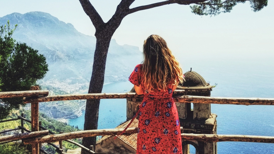 What To Wear On The Amalfi Coast In The Summer: Tips On How To Dress Like A  Chic Italian Woman - KissFromItaly
